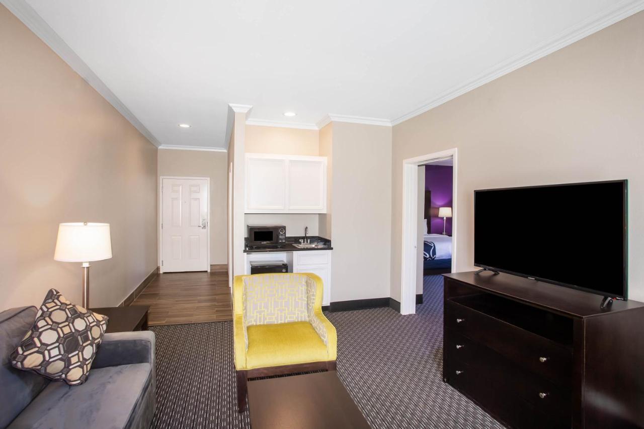 La Quinta By Wyndham Houston - Magnolia Hotel Exterior photo