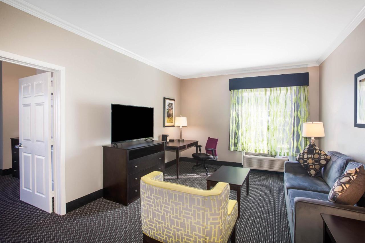 La Quinta By Wyndham Houston - Magnolia Hotel Exterior photo