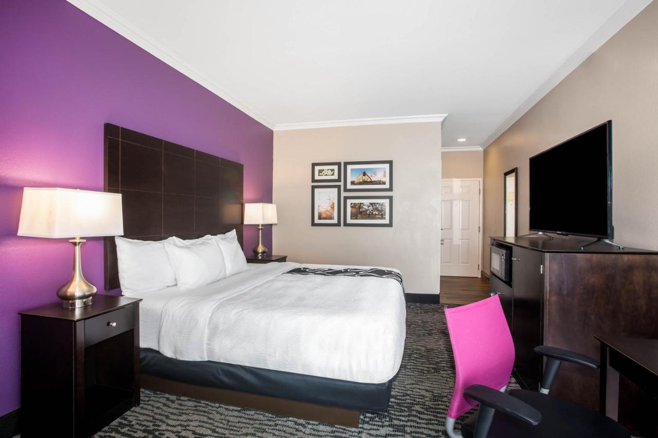La Quinta By Wyndham Houston - Magnolia Hotel Exterior photo