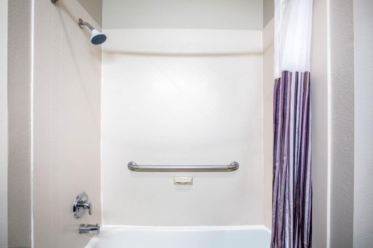 La Quinta By Wyndham Houston - Magnolia Hotel Exterior photo